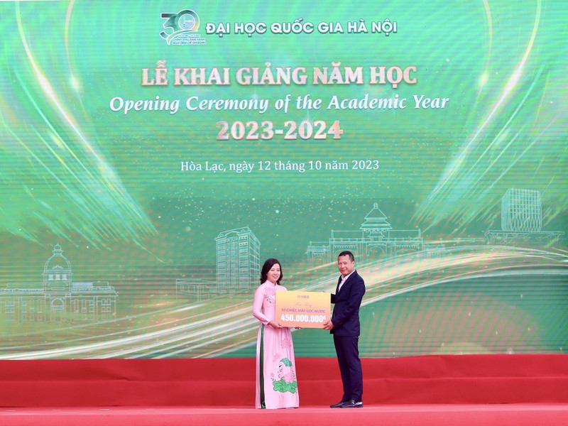 SHB tang cuong dong hanh, ho tro sinh vien Dai hoc Quoc gia Ha Noi-Hinh-2