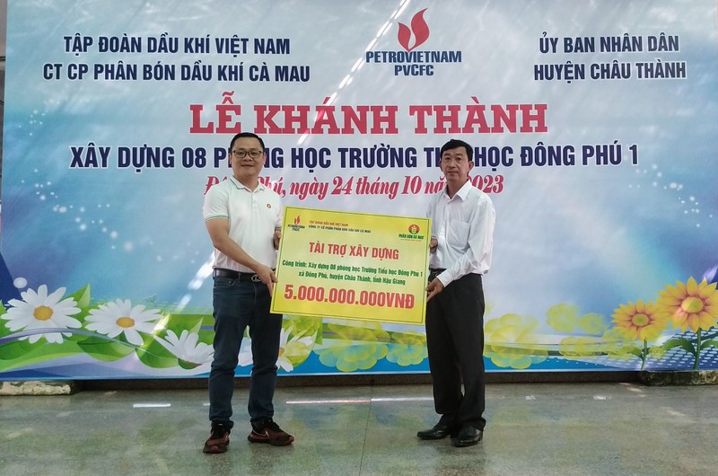 Phan bon Ca Mau: Gop phan kien tao giao duc tinh Hau Giang