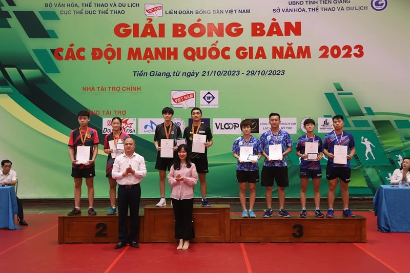 Bong ban Ha Noi T&T gianh 2 huy chuong vang tai giai cac doi manh quoc gia