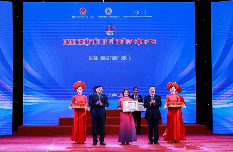 BAC A BANK duoc vinh danh “Doanh nghiep tieu bieu vi nguoi lao dong nam 2023“