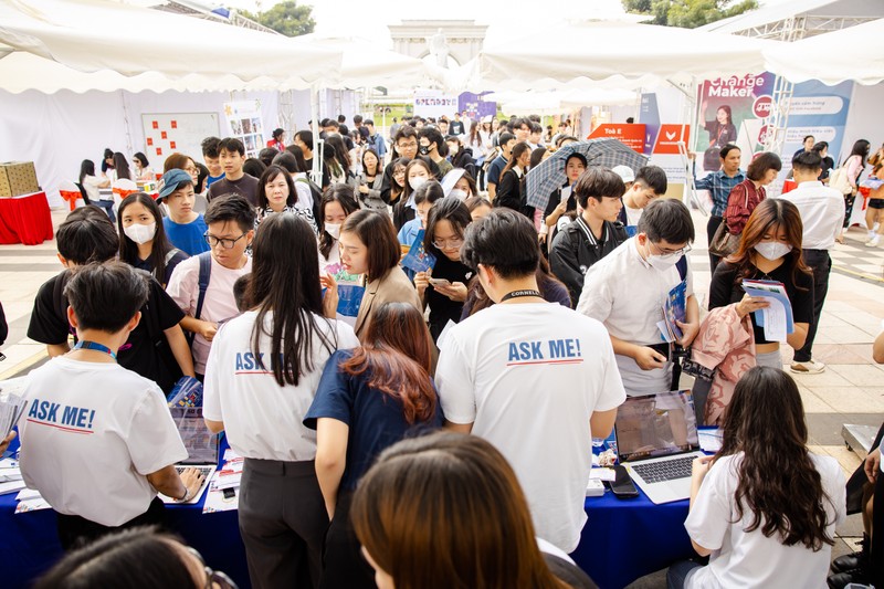 Hơn 4.000 phụ huynh, học sinh tham dự Ngày hội Trải nghiệm VinUni Open Day - Hình 6 Hon 4.000 phu huynh, hoc sinh tham du Ngay hoi Trai nghiem VinUni Open Day-Hinh-6