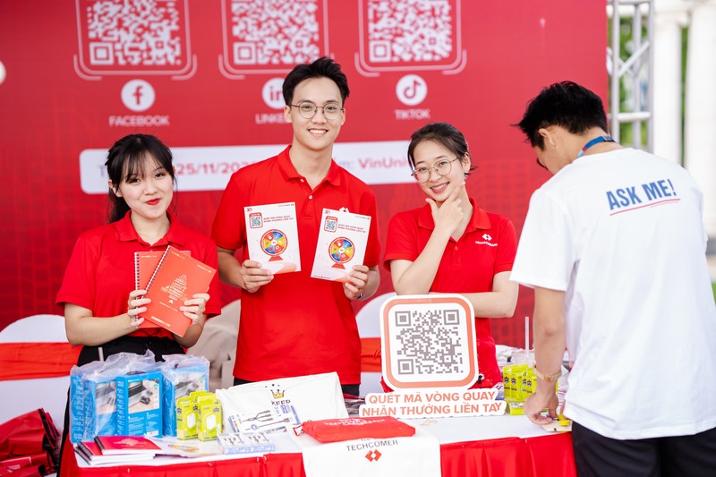 Hơn 4.000 phụ huynh, học sinh tham dự Ngày hội Trải nghiệm VinUni Open Day - Hình 8 Hon 4.000 phu huynh, hoc sinh tham du Ngay hoi Trai nghiem VinUni Open Day-Hinh-8