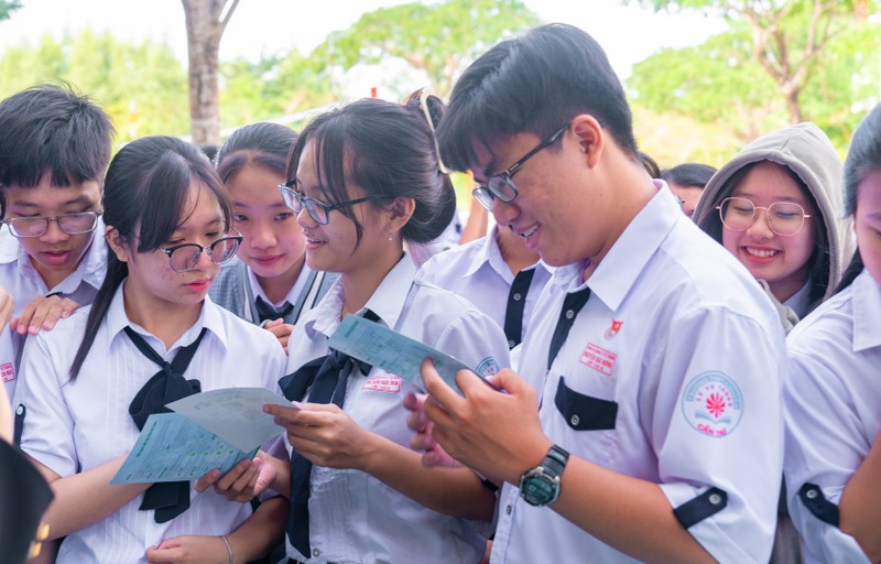 Hàng nghìn học sinh cả nước háo hức tìm hiểu cuộc thi Tiếng nói Xanh - Hình 10 Hang nghin hoc sinh ca nuoc hao huc tim hieu cuoc thi Tieng noi Xanh-Hinh-10