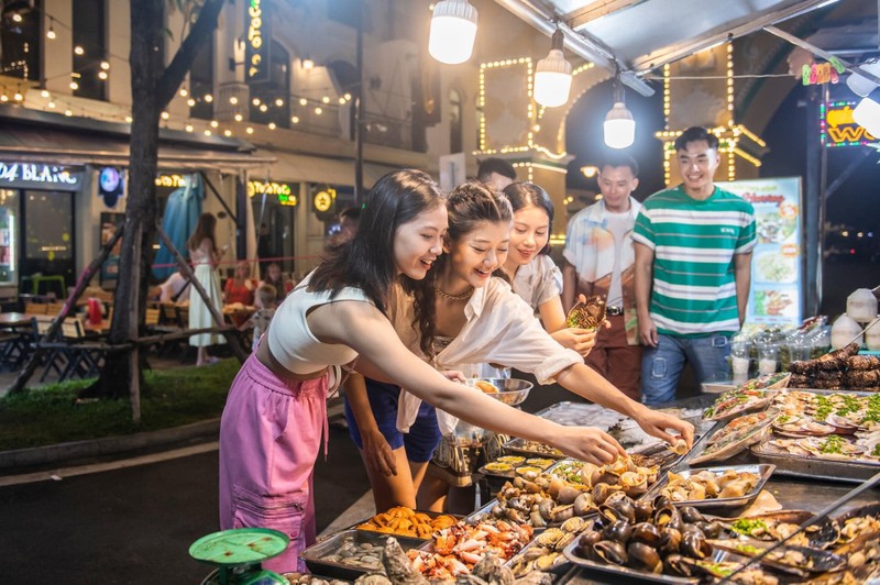 Bo tui nhung mon do “bat li than” khi di “quay” tai “Ngay Hoi Xanh