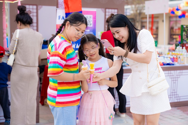 Bo tui nhung mon do “bat li than” khi di “quay” tai “Ngay Hoi Xanh