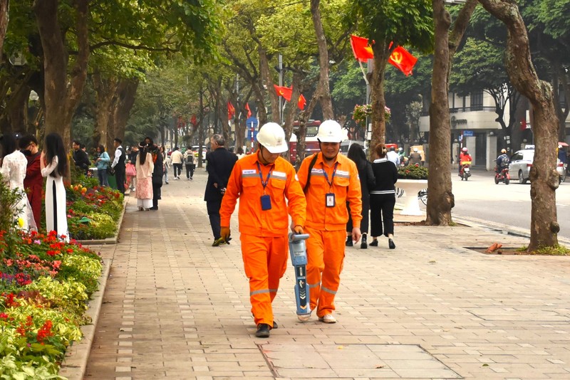 EVNHANOI dam bao dien phuc vu nghi le