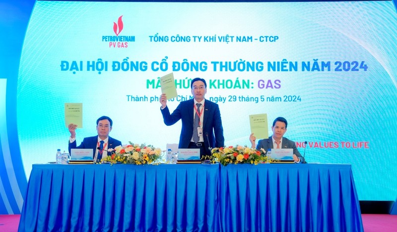 PV GAS thong bao ve chot danh sach chia co tuc va phat hanh co phieu de tang von