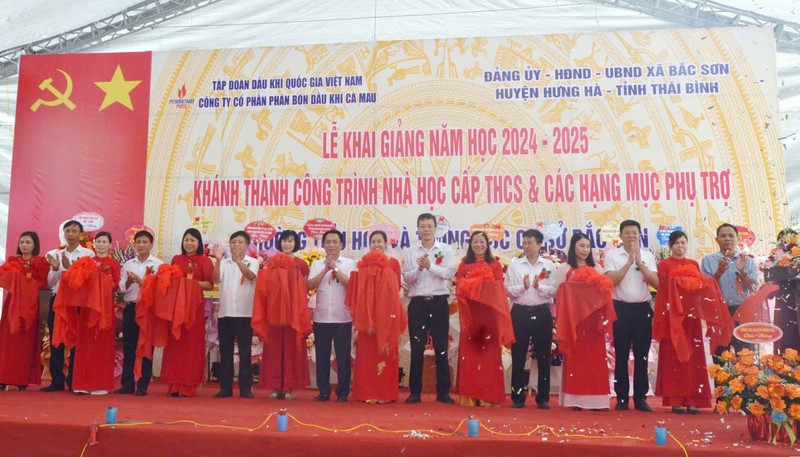 Mon qua khai giang tu phan bon Ca Mau