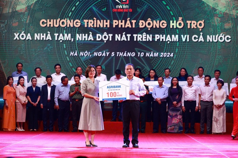 Agribank ung ho 100 ty dong chuong trinh xoa nha tam, nha dot nat tren ca nuoc-Hinh-2