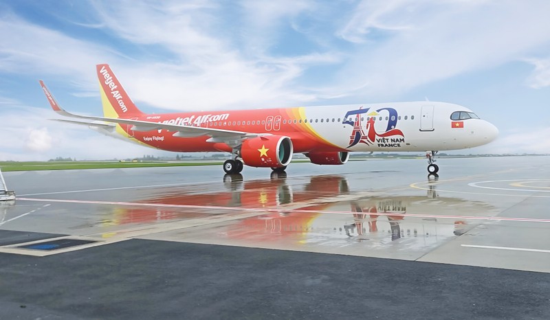 View - 	Airbus và Vietjet bàn giao tàu bay mang hình ảnh kỷ niệm 50 năm