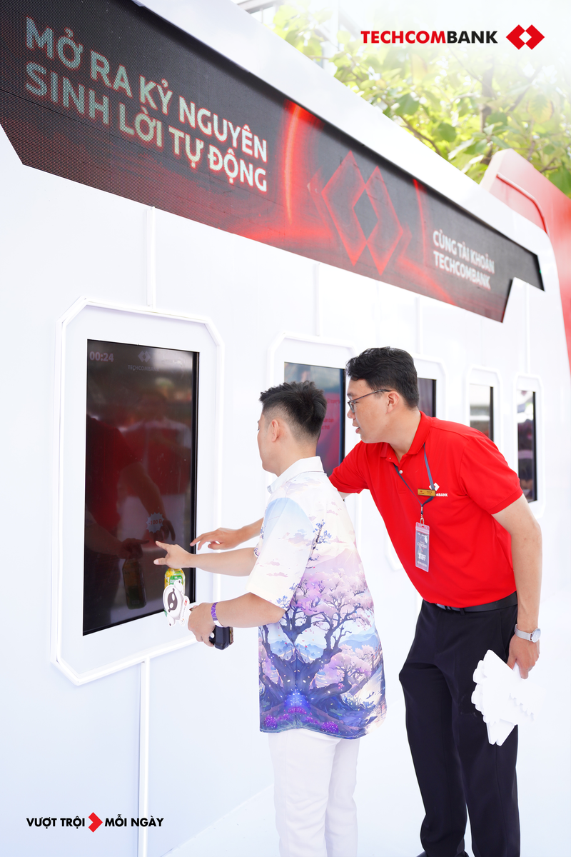 Khach hang Techcombank duoc check-in som cung cac anh trai vuot ngan chong gai-Hinh-3