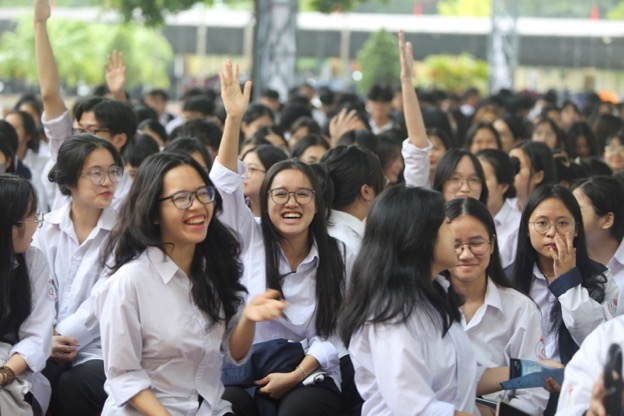 Quy Vi tuong lai xanh khoi dong cuoc thu hung bien - tranh bien tieng noi xanh mua 2