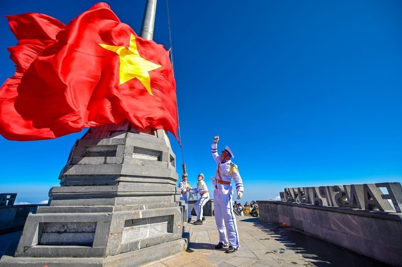 Du lich Fansipan mua hoa do quyen va le hoi hoa hong-Hinh-6