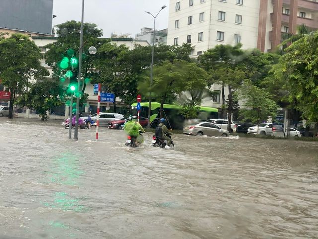 Thoi tiet ngay 14/8, Bac Bo co mua vua, mua to va dong