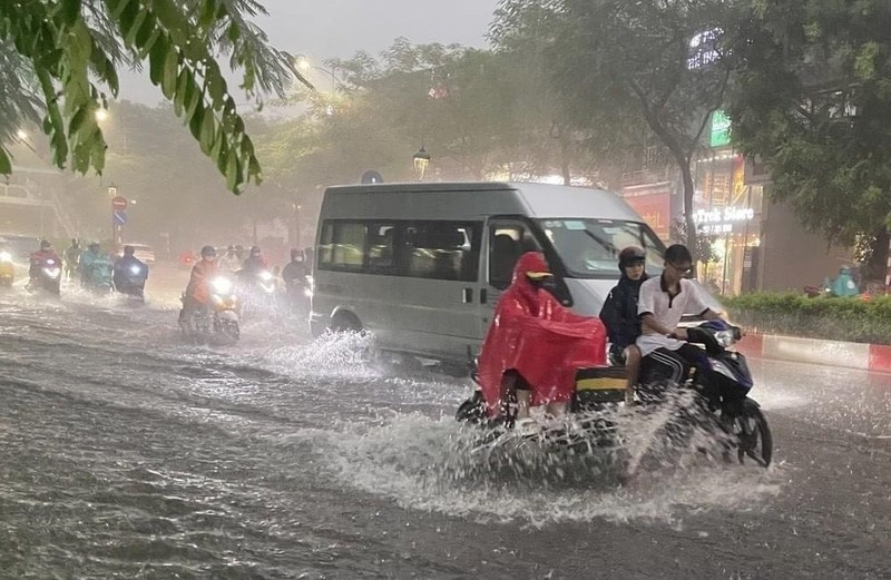 Thoi tiet ngay 15/8: Bac Bo va Thanh Hoa mua rat to