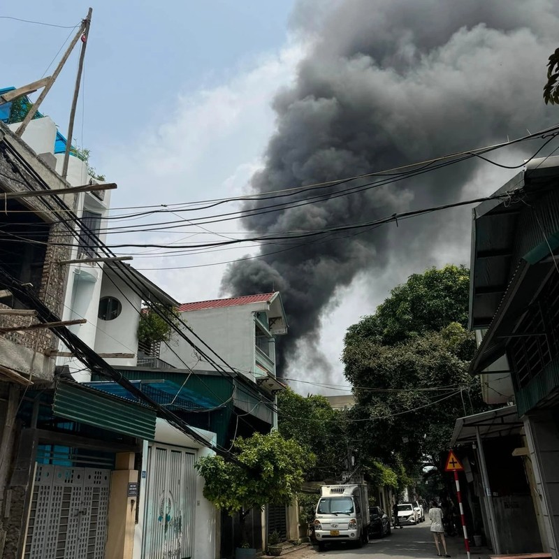 Ha Noi: Nha dan chay ngun ngut giua trua ram thang 7