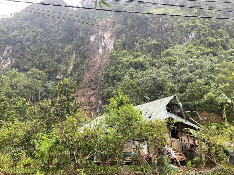 Tuyen Quang: Nui sat lo, da lan xuong 11 nha dan