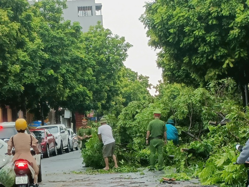 Nhieu tinh, thanh tiep tuc cho hoc sinh nghi hoc sau bao so 3 Yagi