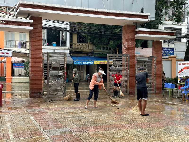 Ha Noi: Don dep truong hoc san sang don hoc sinh vao thu 2