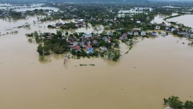 Ha Noi con gan 13 nghin nguoi bi ngap lut