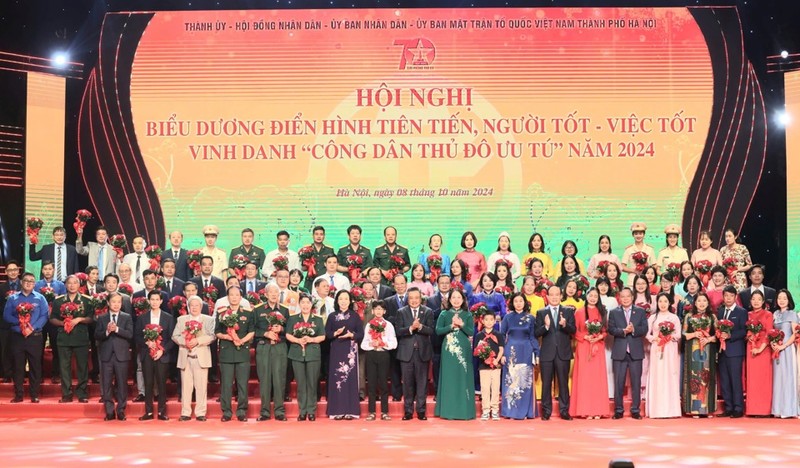 Ha Noi vinh danh 10 Cong dan Thu do uu tu