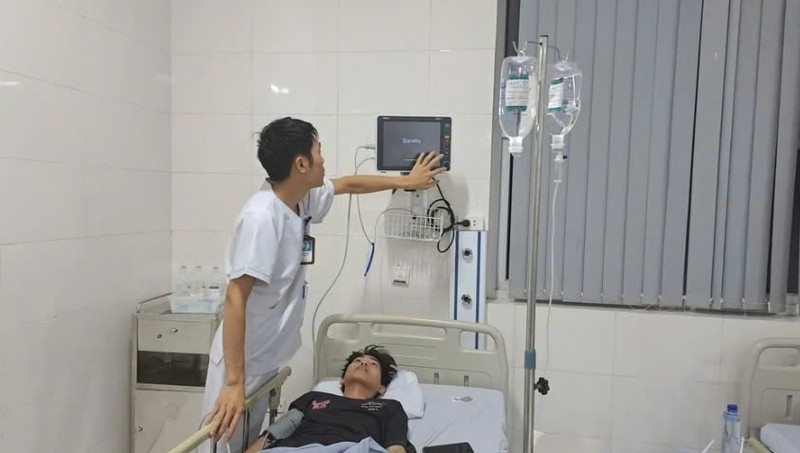 Lao Cai: 40 hoc sinh, sinh vien nhap vien nghi ngo doc thuc pham