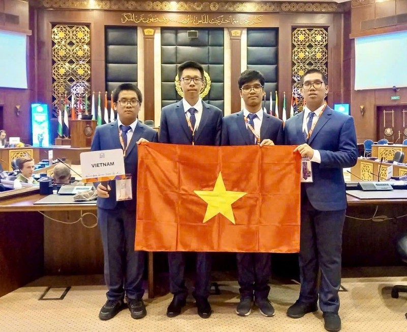 Nam 2024, hoc sinh Viet Nam gianh 38 huy chuong Olympic khu vuc, quoc te