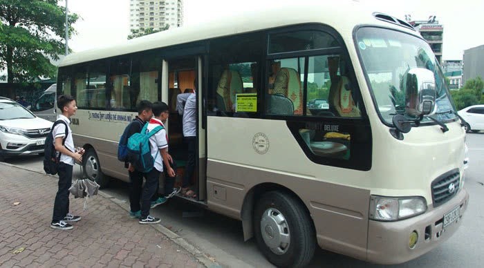 Ha Noi: Xu phat nhieu phuong tien dua don hoc sinh vi pham