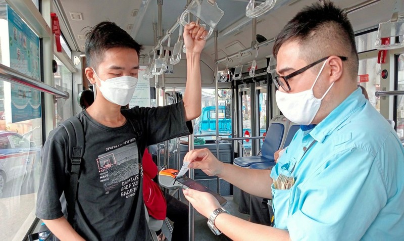 Ha Noi sap trien khai ve dien tu lien thong metro, xe bus