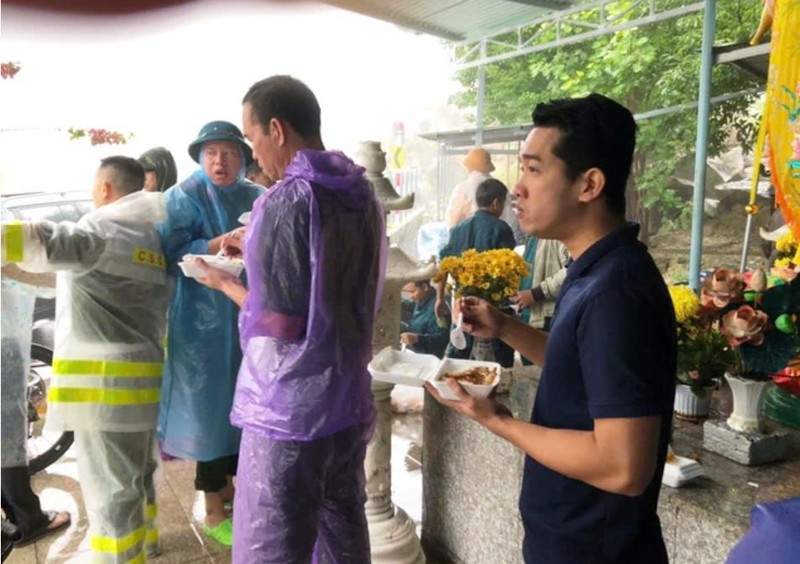 Deo Khanh Le sat lo: Hang tram nguoi bi mac ket cho giai cuu