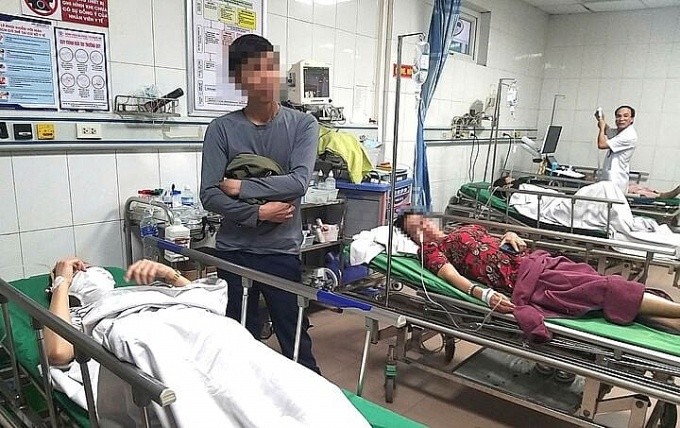 Vu 84 cong nhan o Nghe An nhap vien: Ngo doc do vi sinh vat