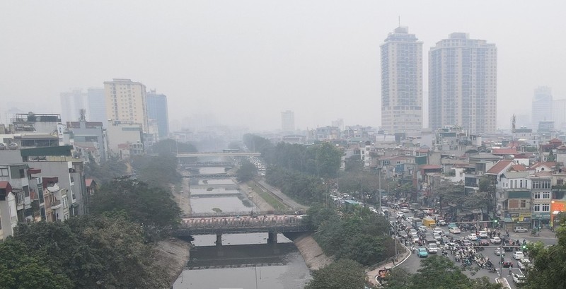 Suong mu day dac can tro giao thong Ha Noi trong sang nay