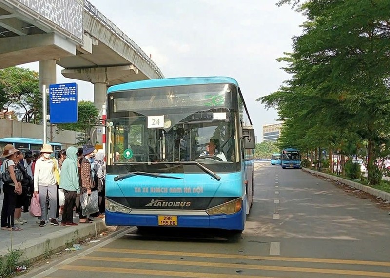 Ha Noi: Xe buyt hoat dong xuyen Tet phuc vu nguoi dan