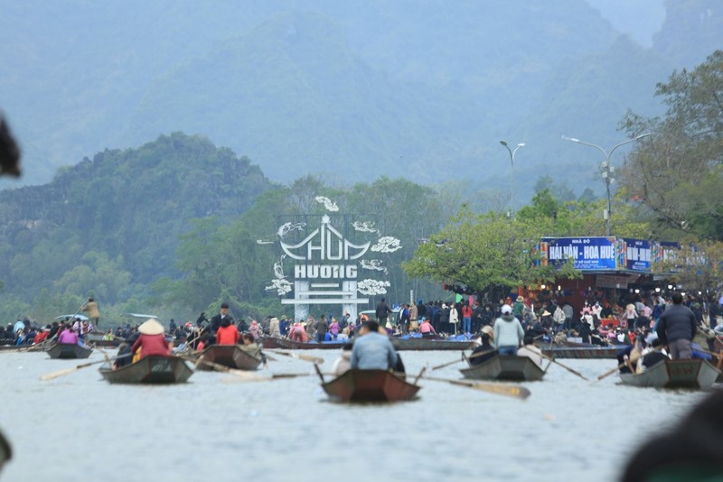 Ha Noi: Kiem tra 4.000 do, xuong phuc vu le hoi chua Huong