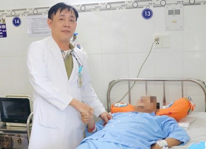 Cứu sống người đàn ông ở Ninh Thuận bị xuất huyết não nguy kịch Cuu song nguoi dan ong o Ninh Thuan bi xuat huyet nao nguy kich