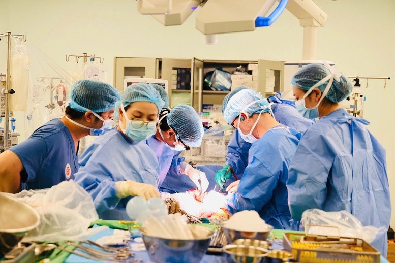 Bệnh nhân nam chết não hồi sinh 3 cuộc đời mới Benh nhan nam chet nao hoi sinh 3 cuoc doi moi