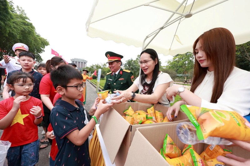 Các điểm di tích, du lịch Hà Nội đông kín khách dịp nghỉ lễ - Hình 2 Cac diem di tich, du lich Ha Noi dong kin khach dip nghi le-Hinh-2