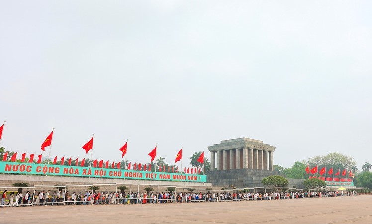 Các điểm di tích, du lịch Hà Nội đông kín khách dịp nghỉ lễ Cac diem di tich, du lich Ha Noi dong kin khach dip nghi le