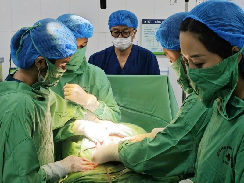 Giành lại sự sống cho sản phụ gặp tai biến nguy hiểm Gianh lai su song cho san phu gap tai bien nguy hiem