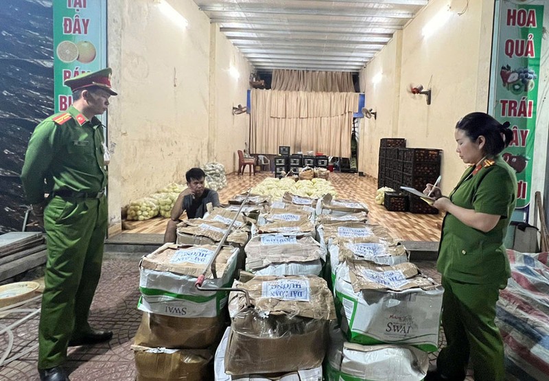 Sơn La phát hiện hơn 300kg rau, củ, quả nhiễm hóa chất độc hại - Hình 2 Son La phat hien hon 300kg rau, cu, qua nhiem hoa chat doc hai-Hinh-2