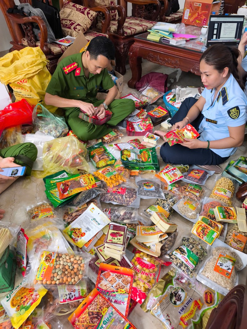 Phát hiện cơ sở sản xuất thực phẩm giả mạo xuất xứ Phat hien co so san xuat thuc pham gia mao xuat xu