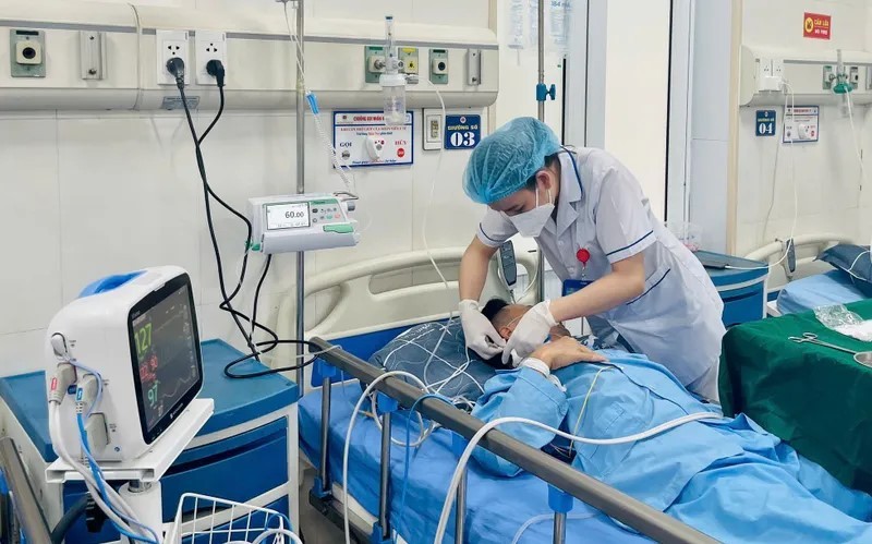Cứu sống người đàn ông bị hen phế quản ác tính nguy kịch Cuu song nguoi dan ong bi hen phe quan ac tinh nguy kich