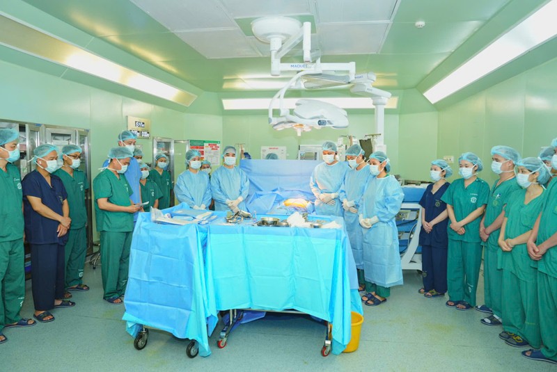 Người phụ nữ nén đau thương hiến tạng chồng, hồi sinh 4 cuộc đời Nguoi phu nu nen dau thuong hien tang chong, hoi sinh 4 cuoc doi