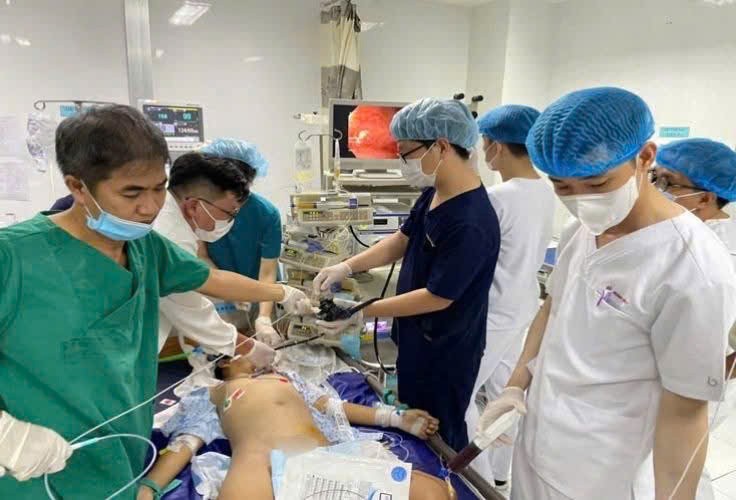Cứu sống bé trai 12 tuổi xuất huyết tiêu hóa nguy kịch Cuu song be trai 12 tuoi xuat huyet tieu hoa nguy kich