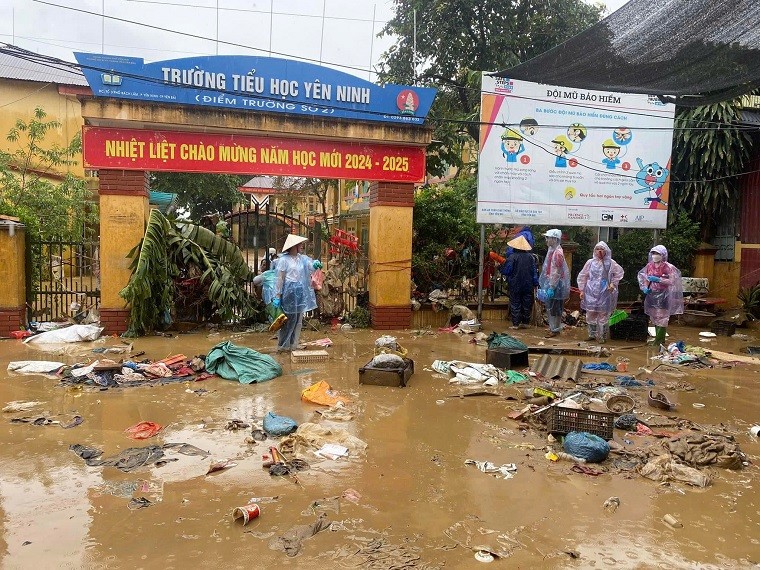 Yen Bai: Khac phuc hau qua sau bao, don hoc sinh tro lai truong