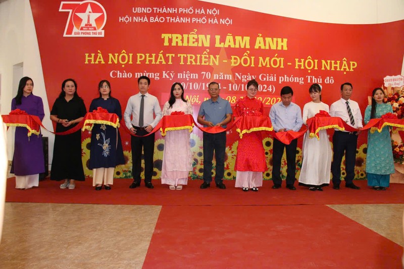 Trien lam anh “Ha Noi Phat trien – Doi moi – Hoi nhap