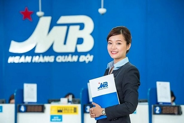 MBBank quan he nhu the nao voi Nhat Cuong mobile vua bi kham xet?-Hinh-2