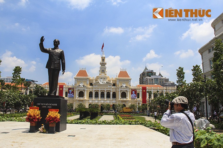 Ngam tuong dai Chu tich Ho Chi Minh cao 7,2m uy nghi giua Sai Gon-Hinh-6