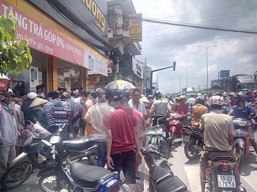 Du khach nuoc ngoai ngao da, doa giet tai xe taxi-Hinh-2