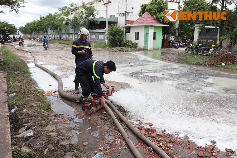 Chay kinh hoang o Long An, hang tram CS TP HCM xuong chi vien-Hinh-7